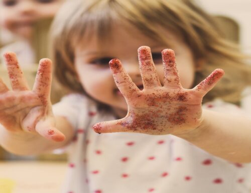 Moje&nbsp;dziecko nie&nbsp;umie jeść łyżką! Co&nbsp;mam zrobić? Zaburzenia motoryki małej.